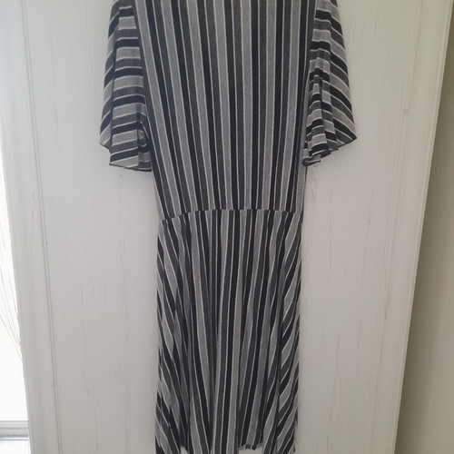 Dress with V neckline, like new, black and white, size M