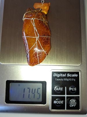 Λίθος από κεχριμπάρι Βαλτικής κατάλληλος για μενταγιόν 17,45 γραμμαρίων