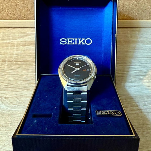 Seiko 5 Vintage used men's watch with original bracelet