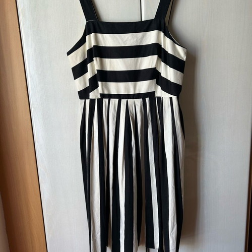 Dress No 14 / 42 like new, cotton satin fabric