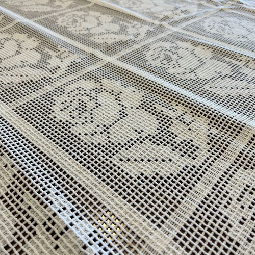 Tablecloth used, dimensions 165x162cm