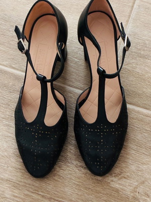 Hispanitas leather pumps size 37, black