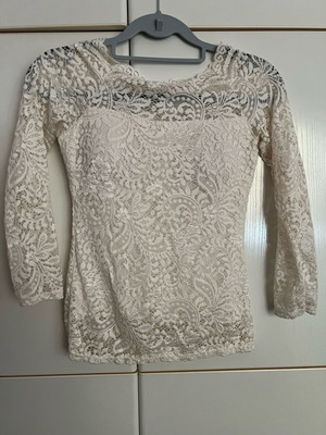 Women's blouse like new, elastic with lace, white, size S