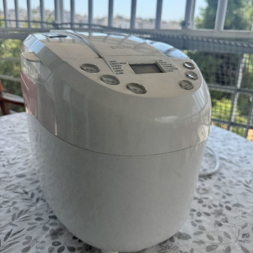 Sencor bread maker with 1.35 kg capacity