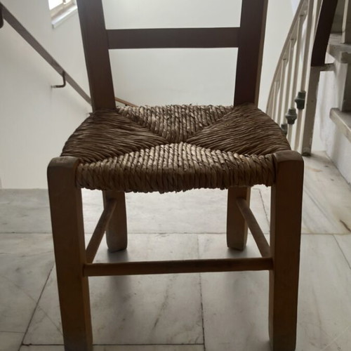 Stool like new, rattan wood