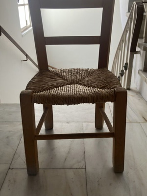 Stool like new, rattan wood