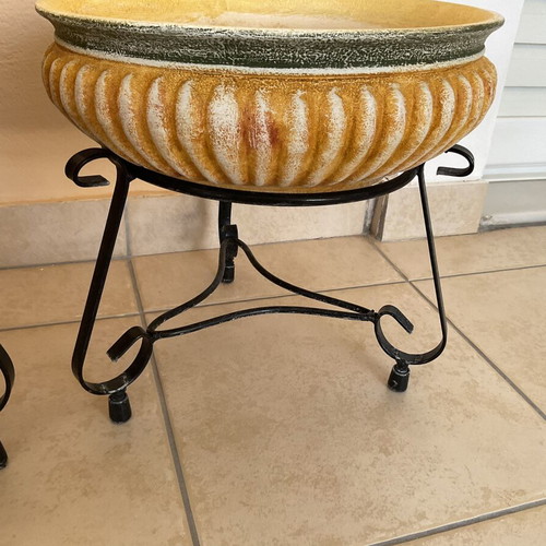 Set of 2 handmade ceramic flowerpots with metal stands