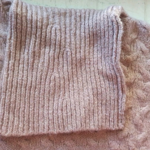 Pink salmon turtleneck sweater like new, one size with cable knit pattern