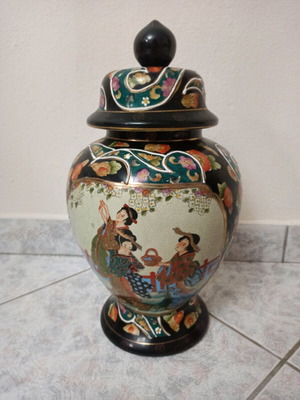 Asian vase Royal Satsuma new, hand painted