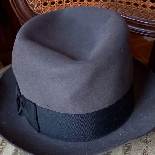 Vintage Burberrys wool hat mint condition, gray and black