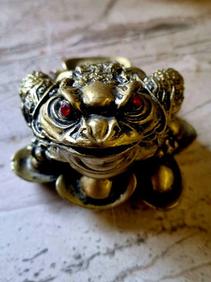 Golden Chinese Frog Statue Like New Feng Shui Symbol