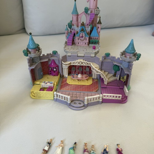 Cinderella Polly Pocket Disney playset with 7 figures, like new