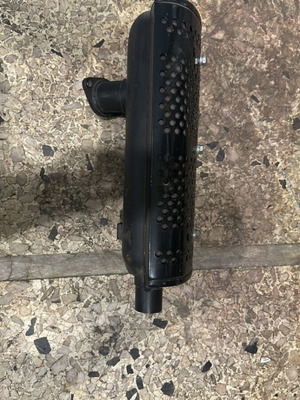 Exhaust drum silencer compatible with V-Twin engines
