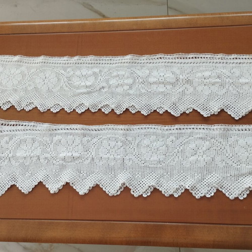 Vintage handmade wide crochet lace set of 2 with rose design, like new