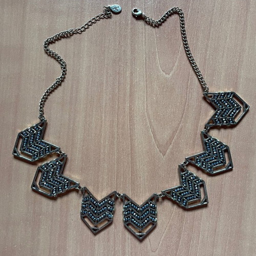 Accessorize necklace like new, gold and silver colors
