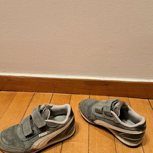Puma kids athletic shoes used, size 28, gray