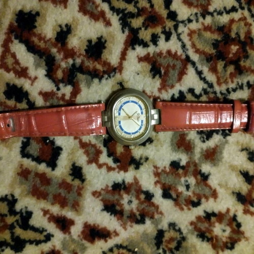 D.tails watch used