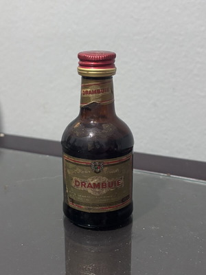 Drambuie vintage miniature bottle 50ml like new