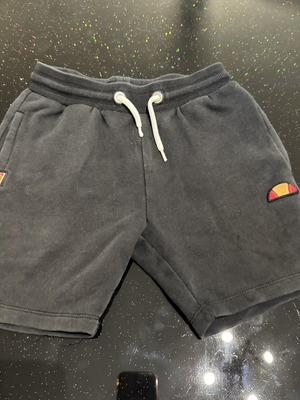 Ellesse kids' shorts used, size 6-7, black