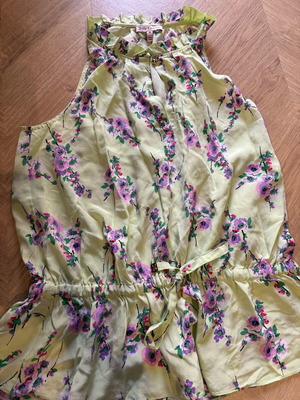 Juicy Couture sleeveless shirt like new, green floral size M