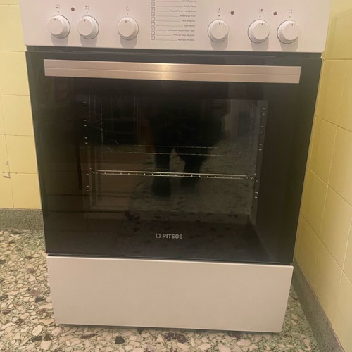 Pitsos oven like new with two baking trays and active warranty