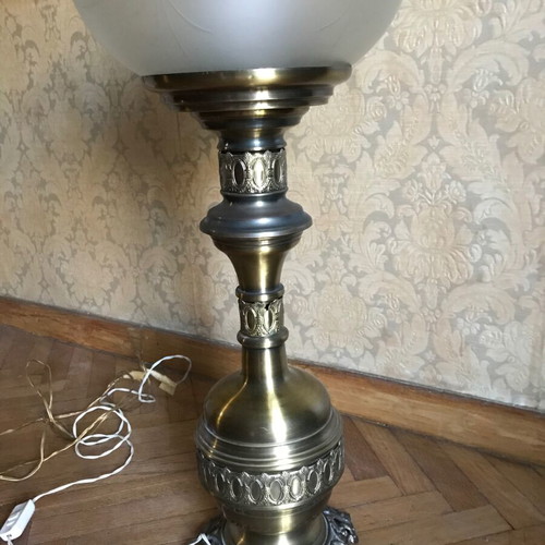 Antique brass floor lamp like new