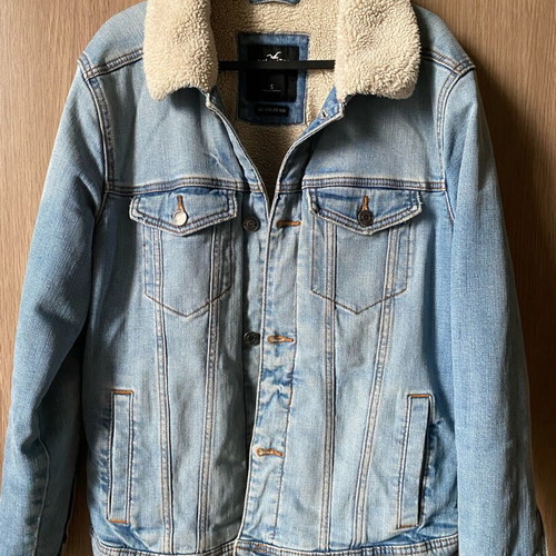 Sherpa-lined Hollister blue faded denim jacket like new