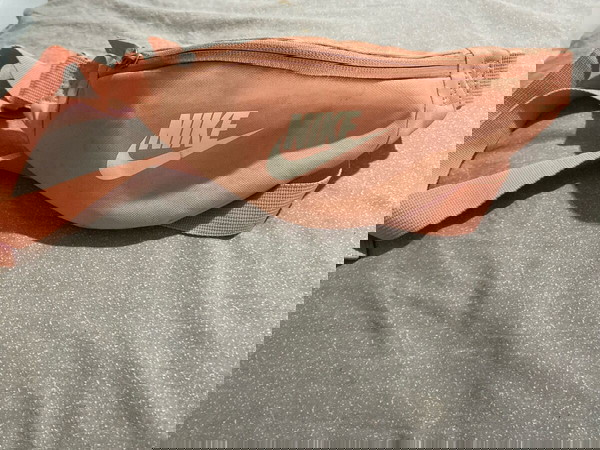 γυναικείο τσαντάκι μέσης nike