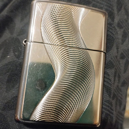 Zippo XV Twister μεταχειρισμένο με όμορφο σχέδιο