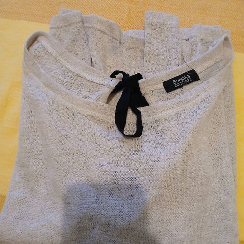 Bershka thin knitted sweater beige used with back tie