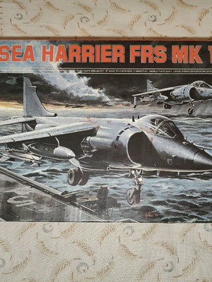 Esci Italy 1/72 Sea Harrier FRS Mk 1 fighter plane model kit like new