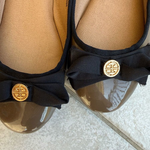 Vintage patent leather ballerinas like new, brown with black bow