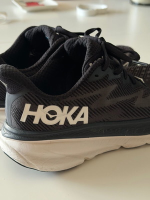 HOKA Clifton 9 Black White Size 41⅓ Like New Athletic Shoes