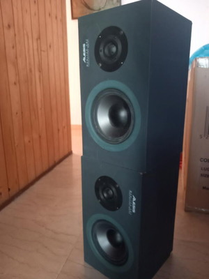 Alesis Monitor One studio speakers 4 ohm 200 watt