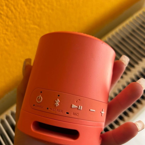 Sony small speaker used, pink
