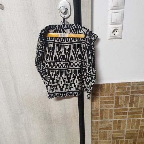 Black and white skirt with geometric pattern and elastic waist, boho style