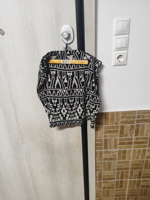 Black and white skirt with geometric pattern and elastic waist, boho style