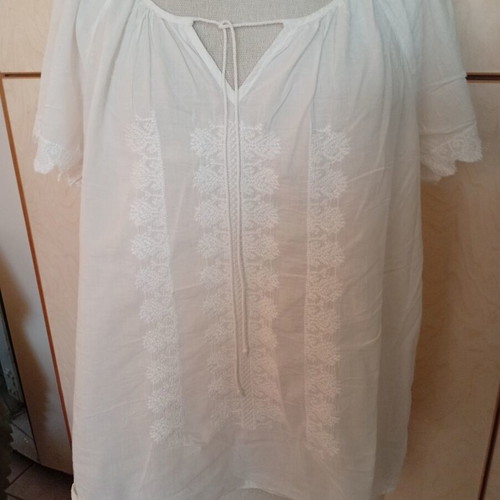 White cotton blouse with embroidery and lace on sleeves, like new, size L
