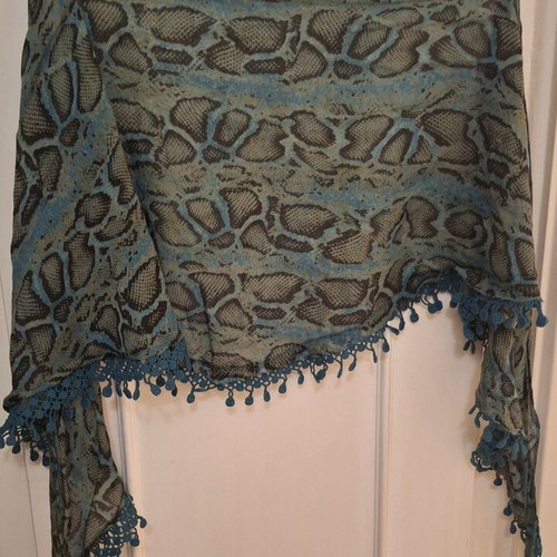 Scarf new triangular shape, black and green