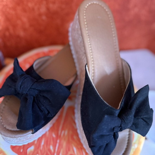 Slides with Bow size 41 like new, black