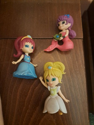 Magiki princesses set of 3 like new with minor wear