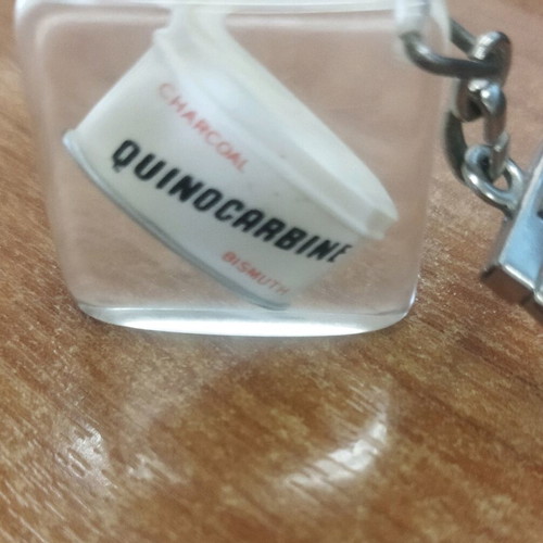 Vintage keychain like new with metal Quinocarbine pharmaceutical box