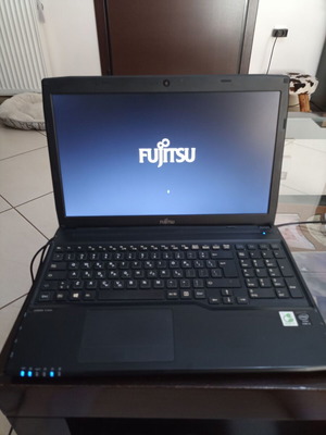 Fujitsu Lifebook A544 laptop like new, Intel Core i5, 8GB RAM, 256GB SSD