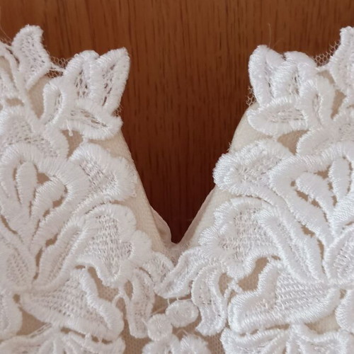 Wedding dress A-line size XS used with built-in cups and carrying case
