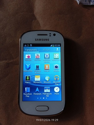 Samsung Galaxy Fame (S6810) used smartphone with minor cracks