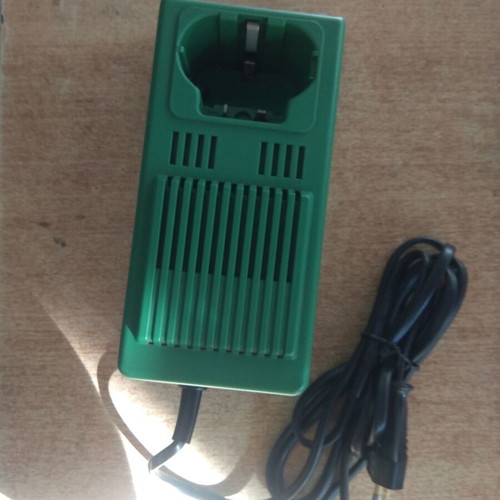 Hitachi UC12Y charger new