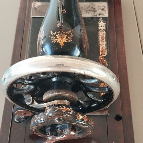 Singer antique sewing machine used, Victorian decoration 1896
