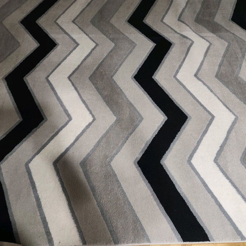 Rug like new 2.10x2.60 in white, gray and black shades