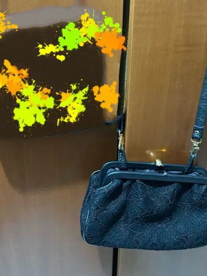 Τσάντα ώμου μαύρη με μακρύ λουράκι σαν καινούργια 22x12