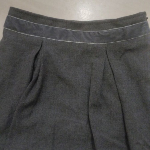 Benetton skirt gray like new for 18 to 24 months